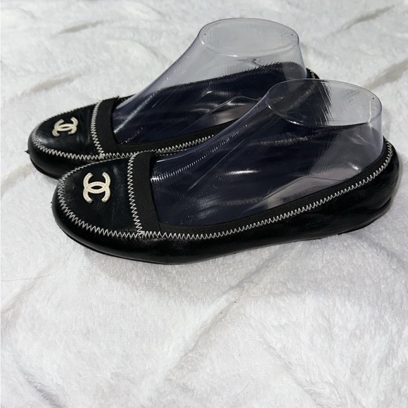 Authentic Vintage Chanel Interlocking C’s Loafers Re-heeled and soled 7.5 - Picture 2 of 8